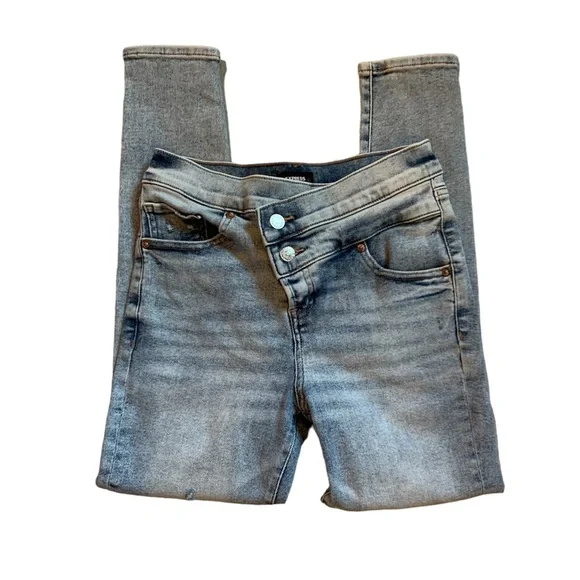 Express light wash crossover skinny jeans. Size 2. - Picture 2 of 9